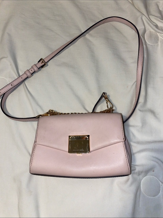 Michael Kors Handbags - Micheal Kors Light Pink Crossbody Shoulder Bag with Gold Hardware